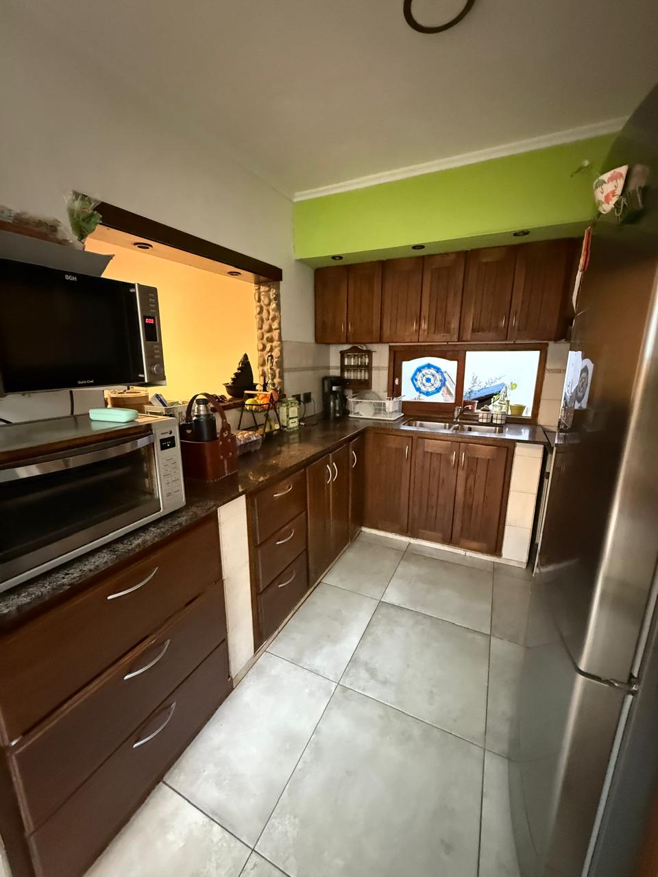 3 dormitorios · cocina-comedor · living · 2 baños · cochera · galeria cubierta · patio · pileta - foto 8