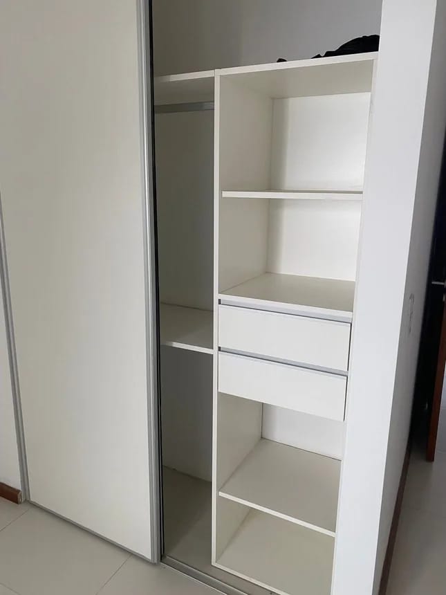2 dormitorios (dormitorio principal en suite y dormitorio secundario · 2 baños · cocina · comedor · balcón y cochera - foto 6