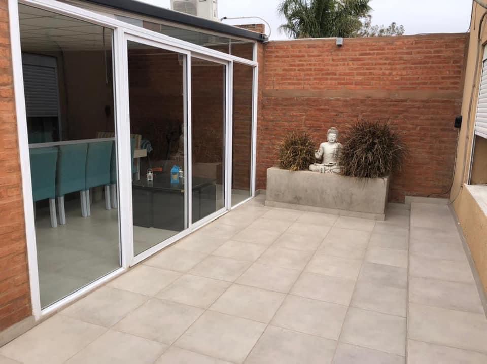 2 dormitorios · baño · cocina-comedor amplio · quincho · cochera y piscina - foto 6