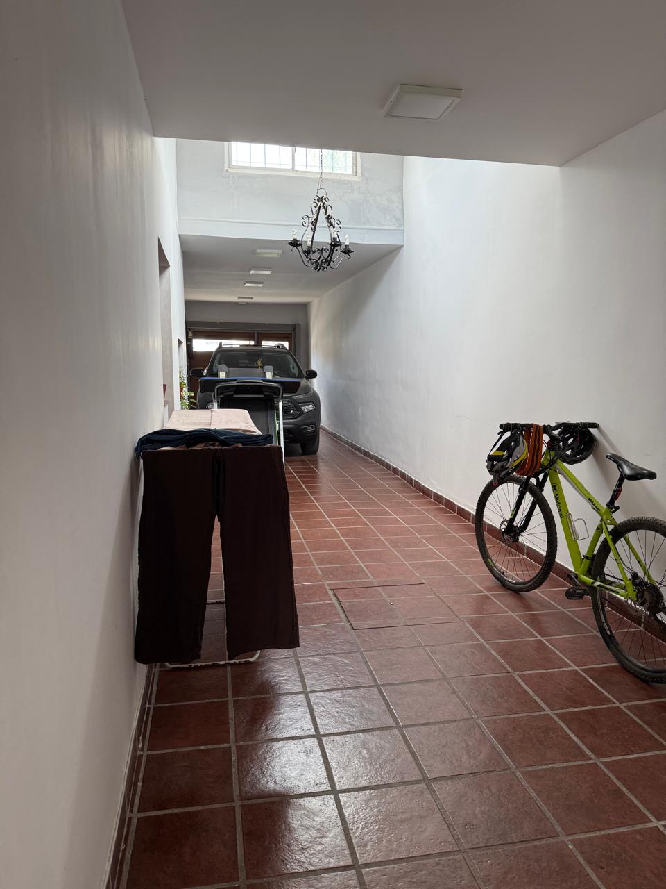 3 dormitorios · cocina-comedor · living · 2 baños · cochera · galeria cubierta · patio · pileta - foto 4