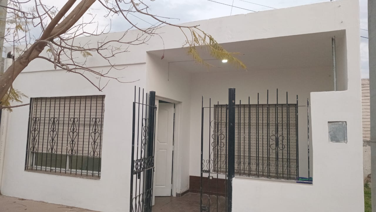 3 dormitorios · cocina-comedor · cochera · patio · galpon - foto 3