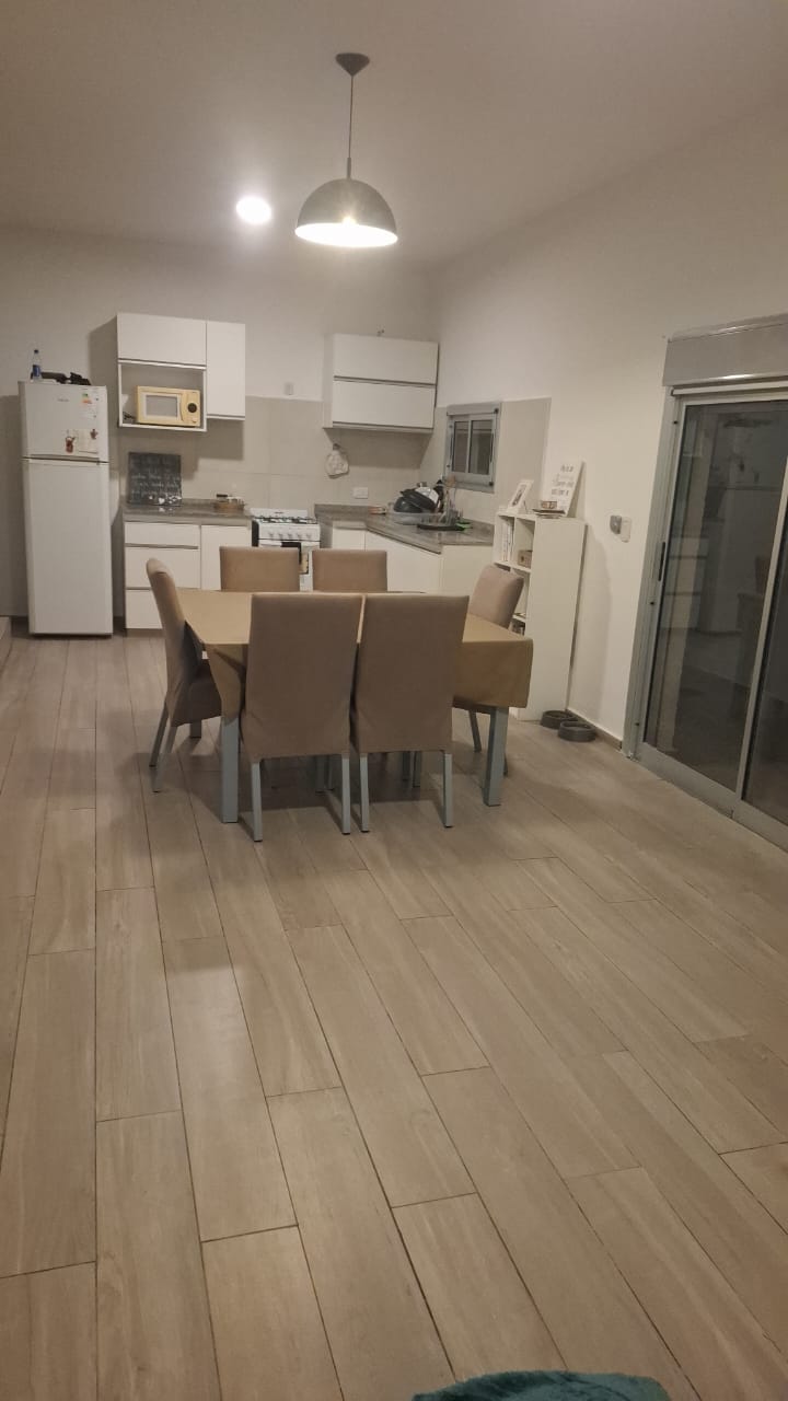 3 dormitorios · 2 baños · cocina-comedor · balcón · patio y cochera - foto 4