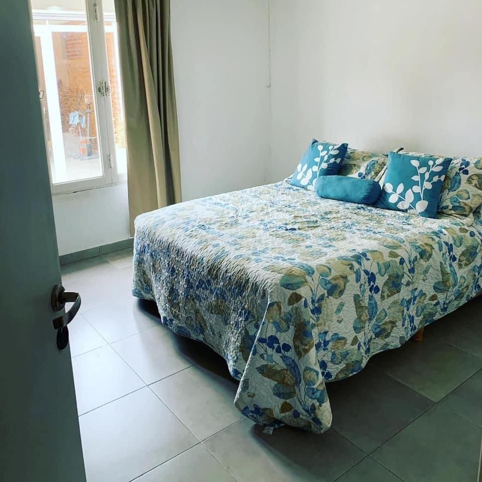 2 dormitorios · baño · cocina-comedor amplio · quincho · cochera y piscina - foto 3