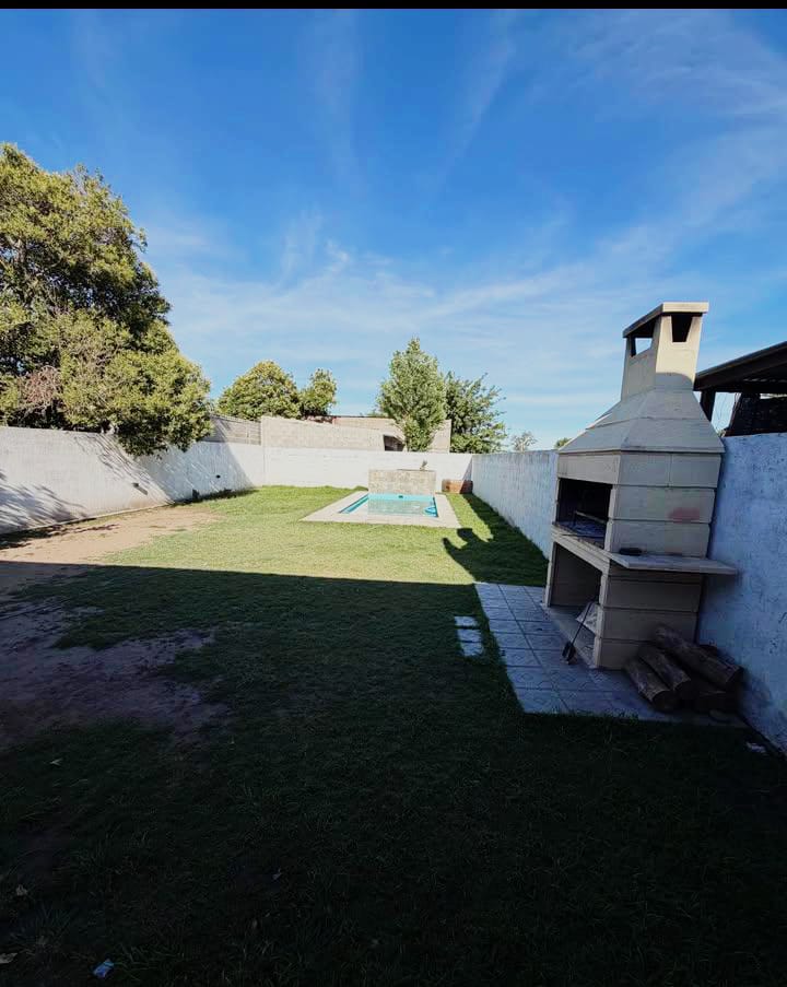 2 dormitorios · Baño · Cocina-Comedor · Pileta · Asador · Cochera - foto 2