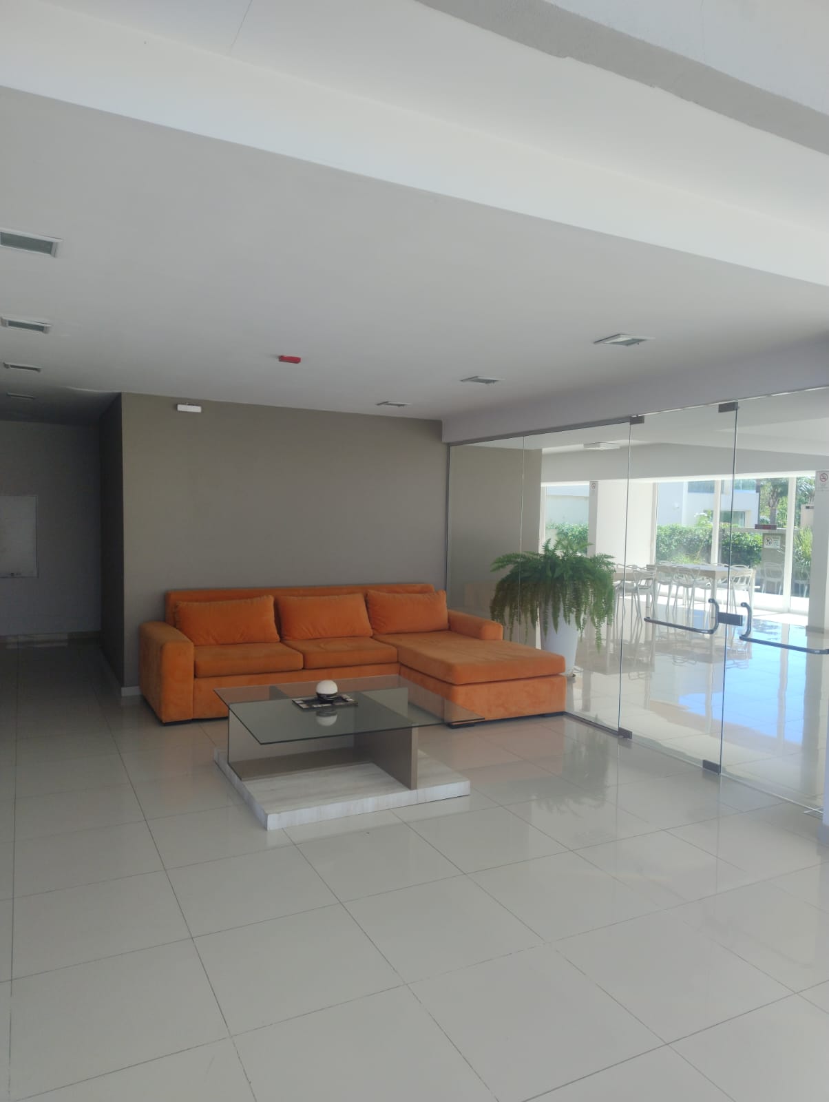 2 dormitorios · Baño-antebaño · living comedor · cocina · cochera - foto 2