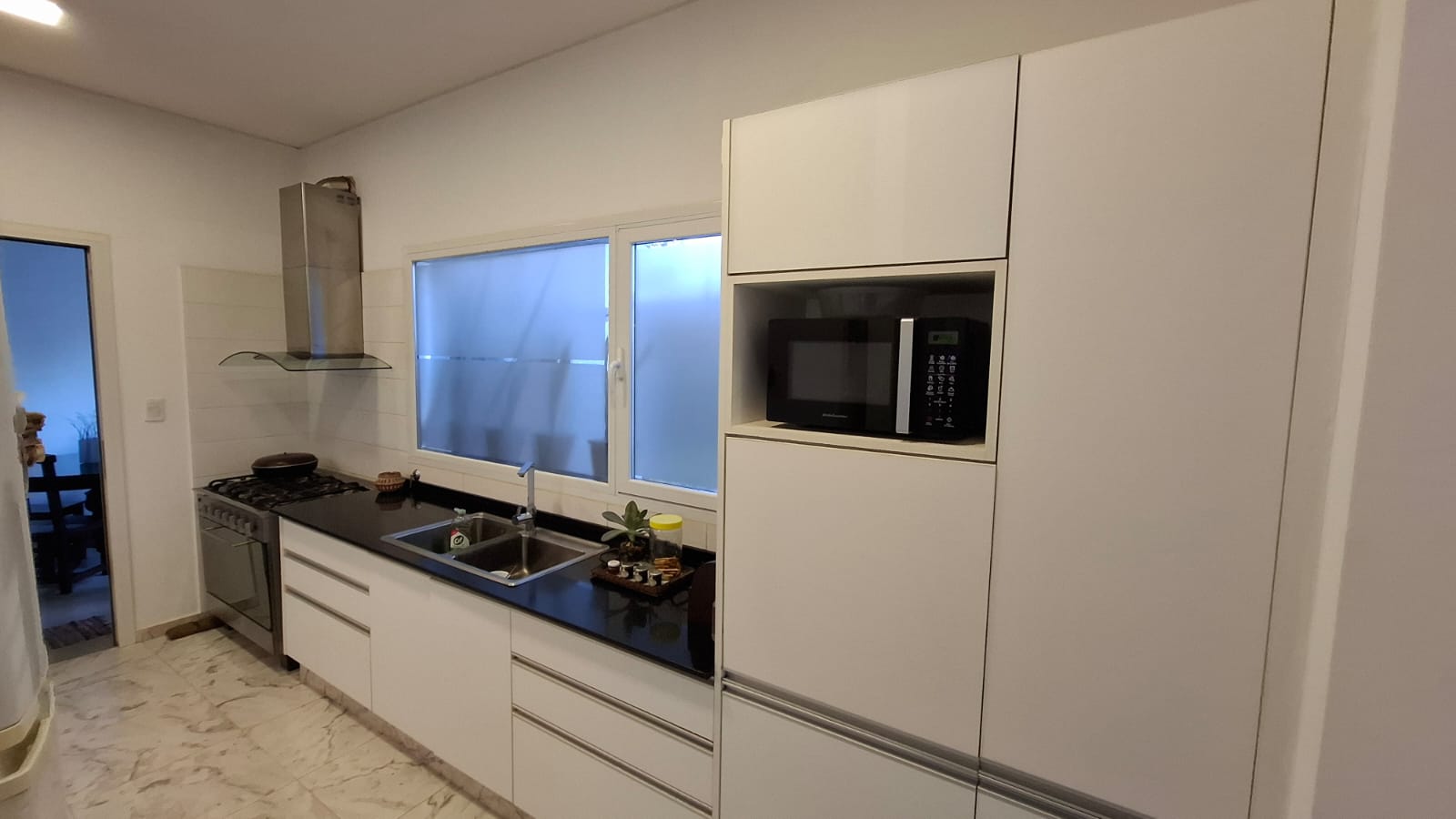 2 dormitorios · cocina-comedor · patio amplio con asador · cochera · patio de luz - foto 4