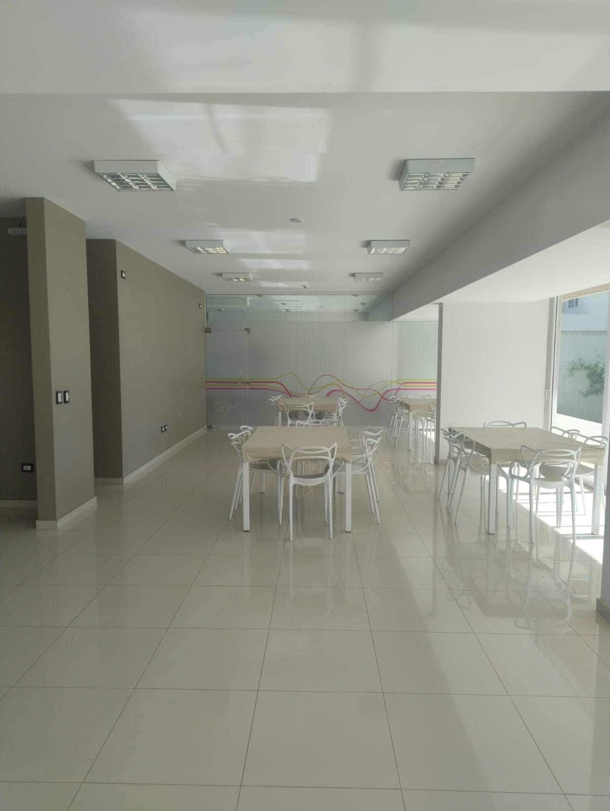 2 dormitorios · Baño-antebaño · living comedor · cocina · cochera - foto 8
