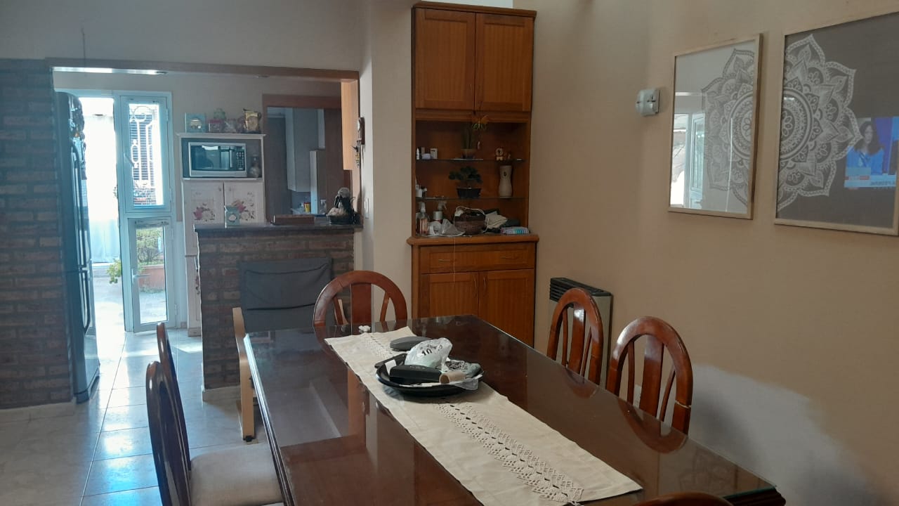3 dormitorios · baño · living · cocina-comedor · lavadero · quincho y patio - foto 2
