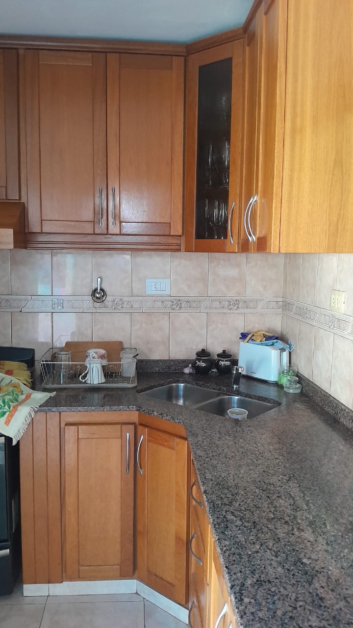 3 dormitorios · baño · living · cocina-comedor · lavadero · quincho y patio - foto 4