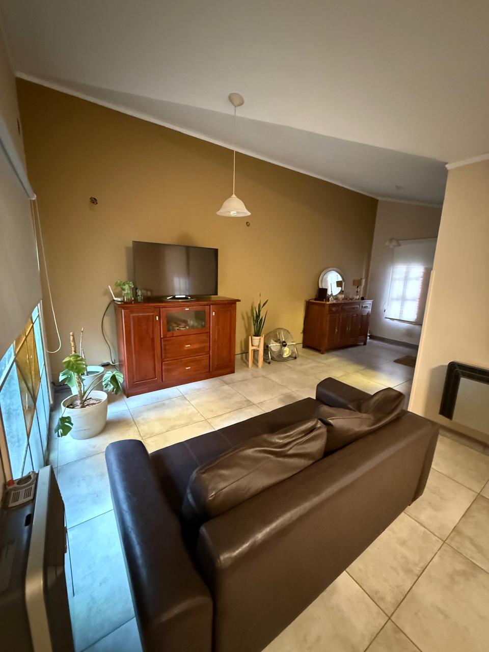 3 dormitorios · cocina-comedor · living · 2 baños · cochera · galeria cubierta · patio · pileta - foto 10