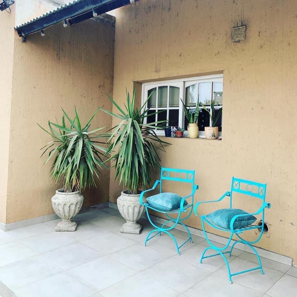 2 dormitorios · baño · cocina-comedor amplio · quincho · cochera y piscina - foto 7