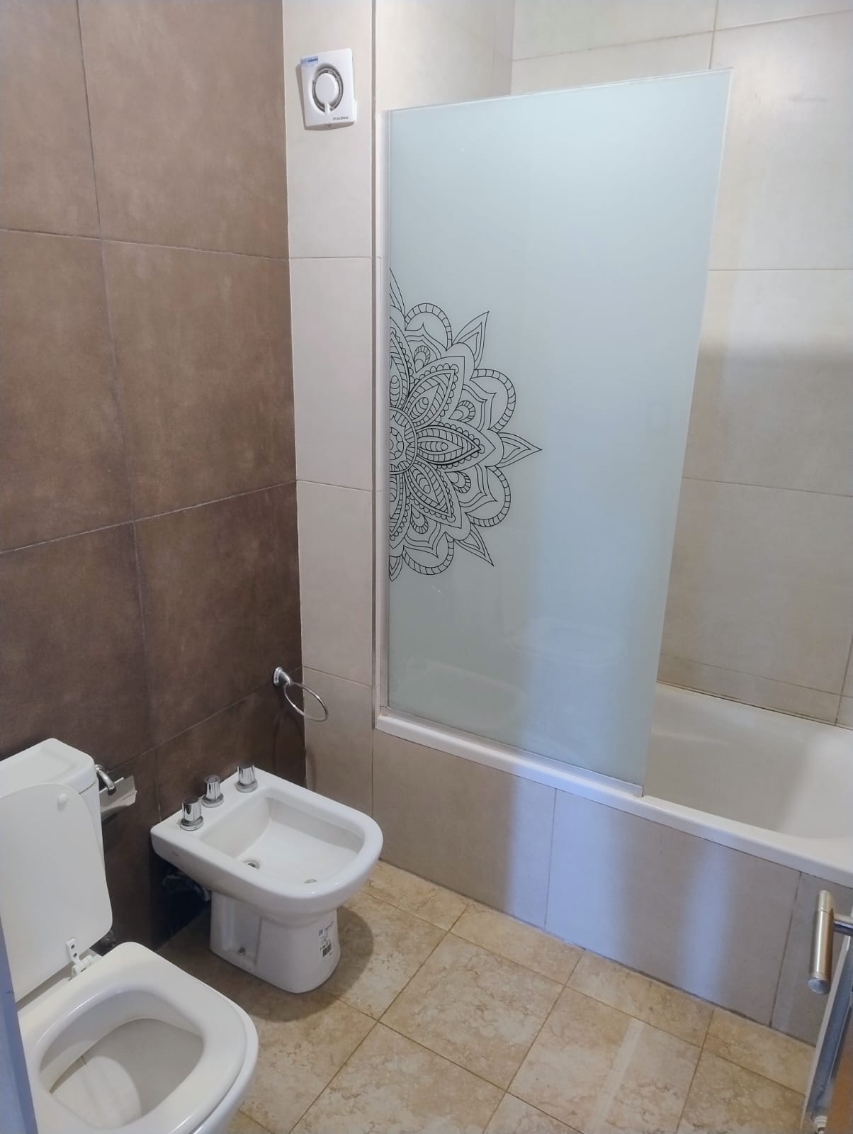 2 dormitorios · Baño-antebaño · living comedor · cocina · cochera - foto 7
