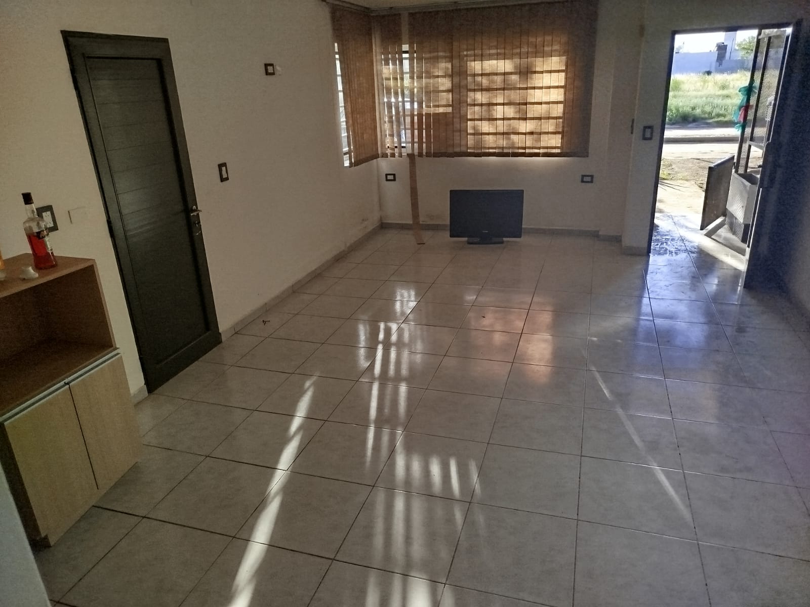 2 dormitorios · dos baños · cocina · living-comedor amplio · patio y cochera - foto 5