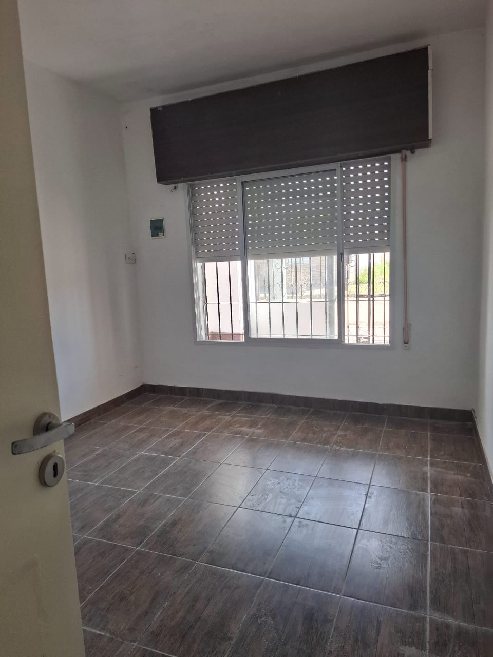 3 dormitorios · cocina-comedor · cochera · patio · galpon - foto 9