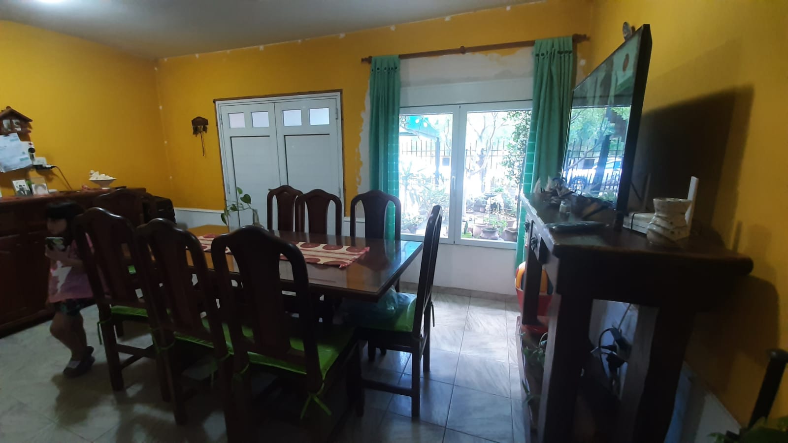 3 habitaciones · cocina comedor · baño · garaje y cochera · quincho · lavadero - foto 2