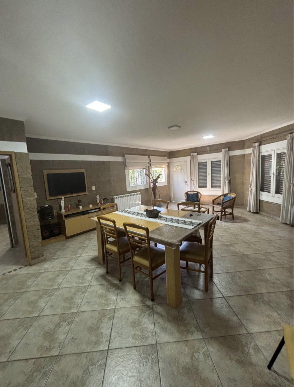 3 Habitaciones · baño · living comedor · cocina separada · oficina · cochera para dos vehículos · quincho · piscina · baño · depósito de 80 mts2 - foto 10