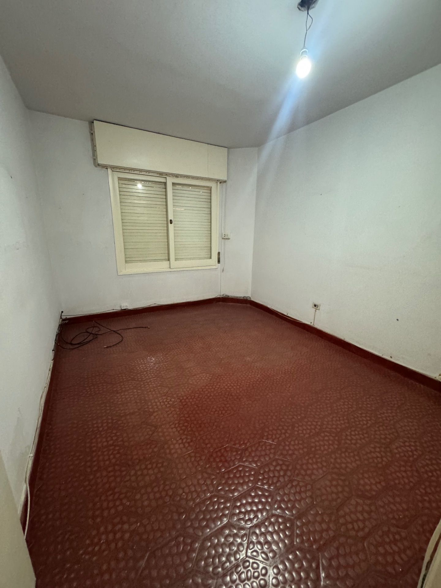 2 habitaciones · 1 baño con bañera y ante baño · living · cocina conedor · balcon con vista al frente - foto 7