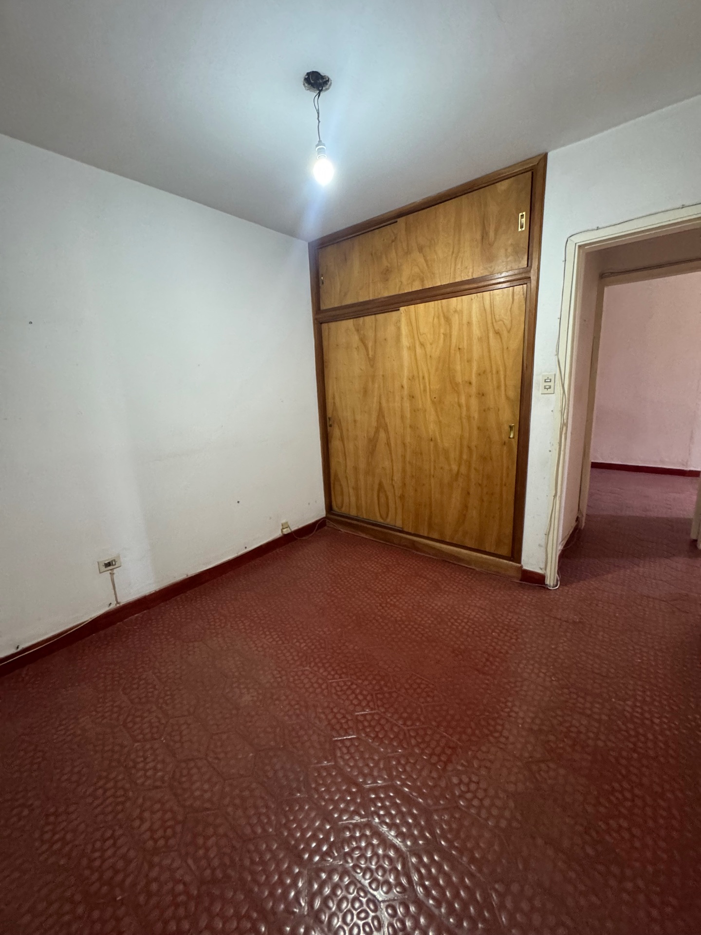 2 habitaciones · 1 baño con bañera y ante baño · living · cocina conedor · balcon con vista al frente - foto 6