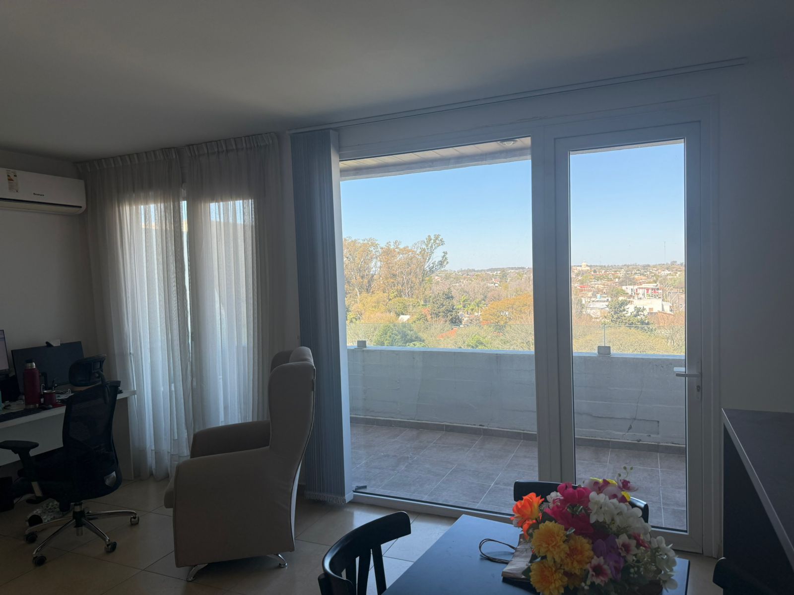 Cocina comedor · ante baño y baño · habitación con placar y balcon. Cuenta con cochera propia - foto 3