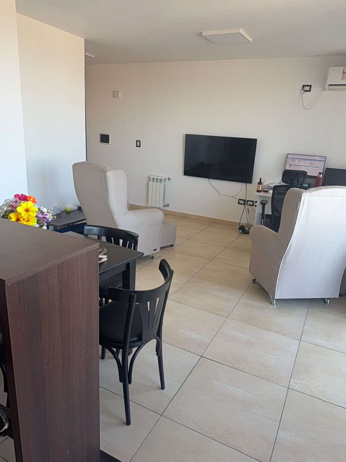 Cocina comedor · ante baño y baño · habitación con placar y balcon. Cuenta con cochera propia - foto 4