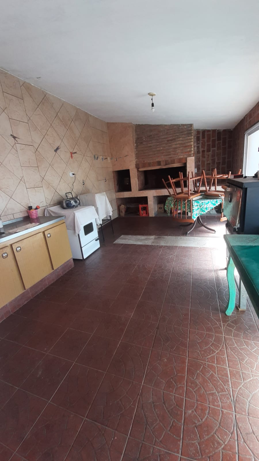 3 habitaciones · cocina comedor · baño · garaje y cochera · quincho · lavadero - foto 9