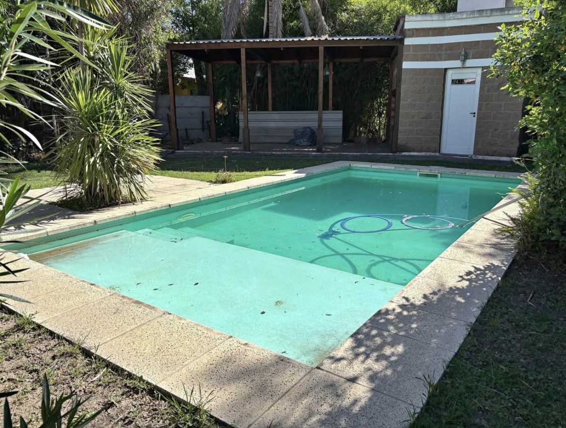 3 Habitaciones · baño · living comedor · cocina separada · oficina · cochera para dos vehículos · quincho · piscina · baño · depósito de 80 mts2 - foto 9