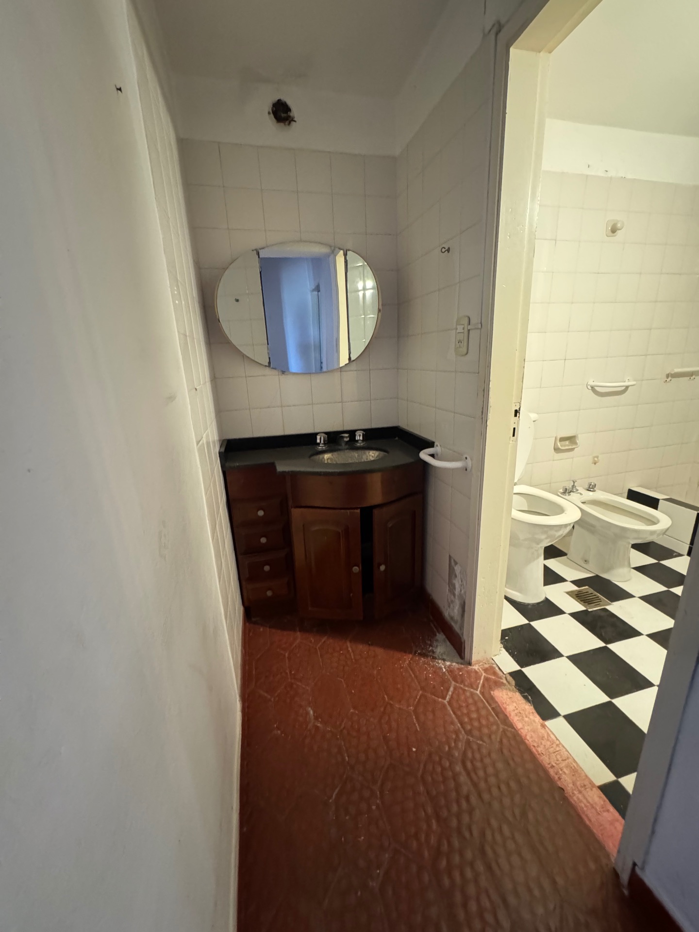 2 habitaciones · 1 baño con bañera y ante baño · living · cocina conedor · balcon con vista al frente - foto 8