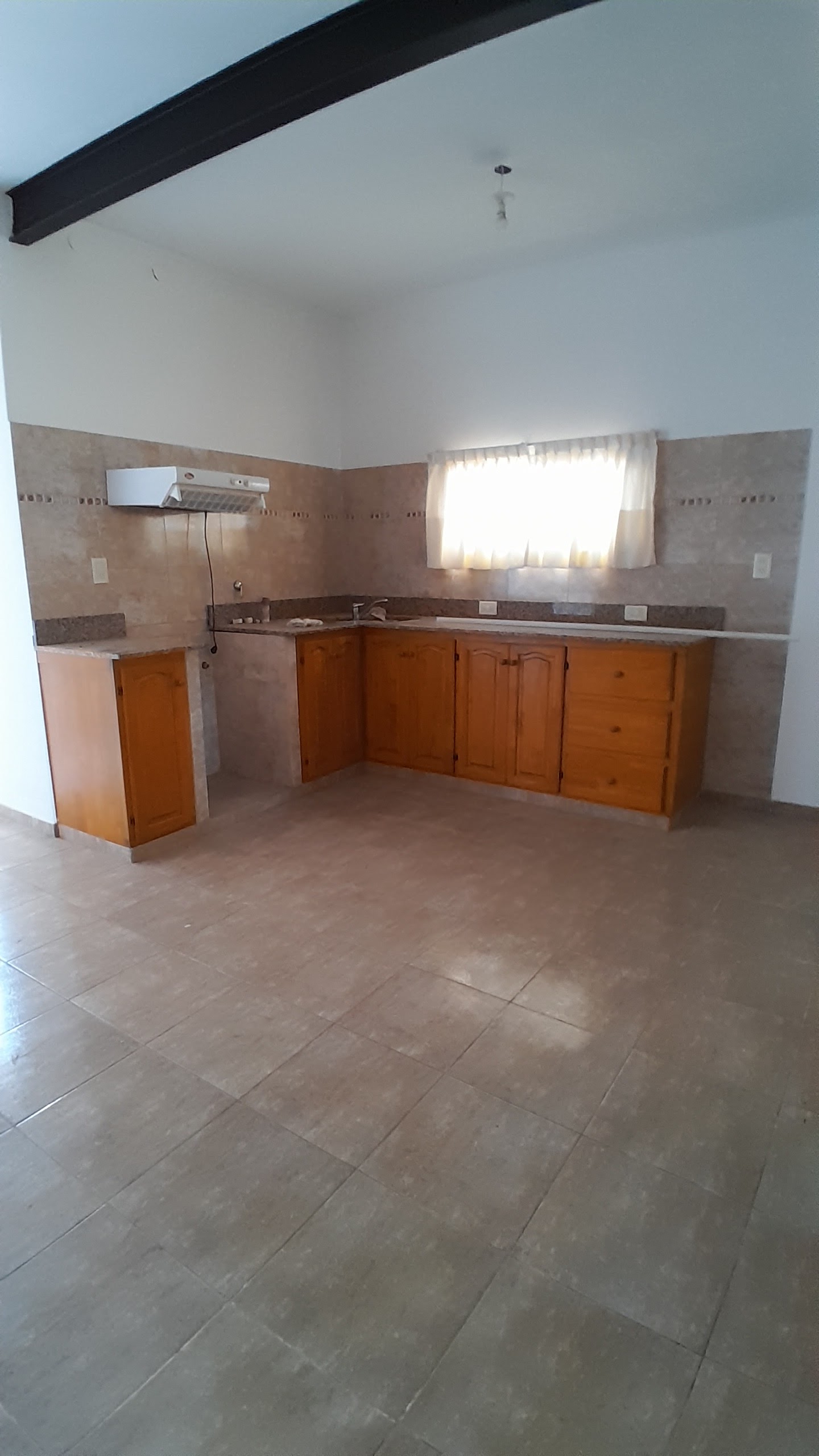 Duplex 3 habitaciones · cocina comedor · 2 baños · y patio de luz
Galpón con ingreso independiente · portón corredizo · 200 mts 2 - foto 5