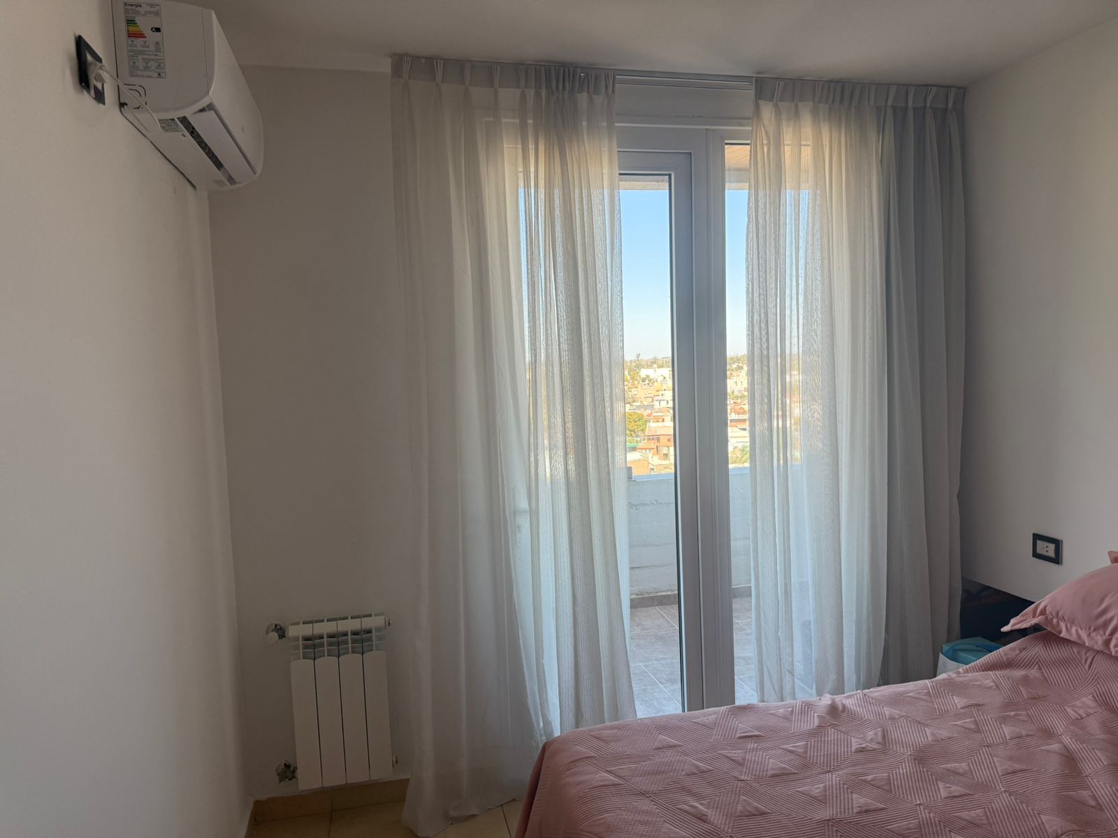 Cocina comedor · ante baño y baño · habitación con placar y balcon. Cuenta con cochera propia - foto 6