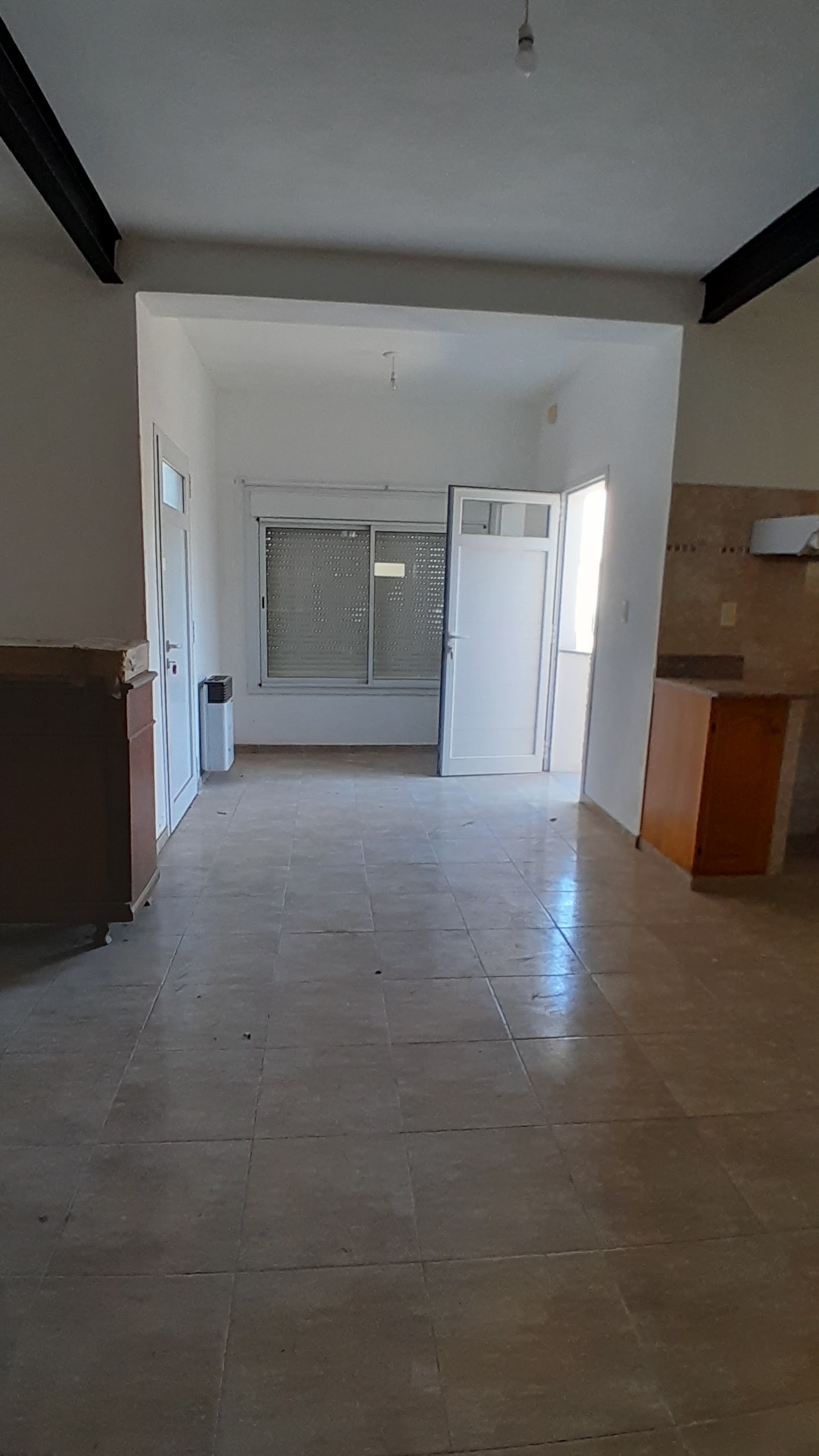 Duplex 3 habitaciones · cocina comedor · 2 baños · y patio de luz
Galpón con ingreso independiente · portón corredizo · 200 mts 2 - foto 6