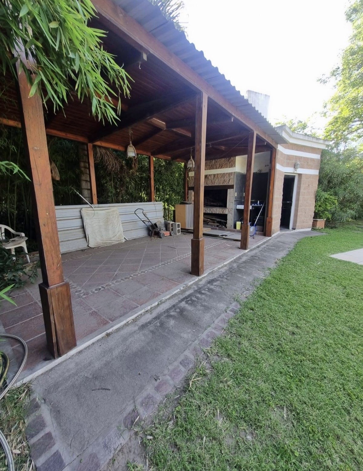3 Habitaciones · baño · living comedor · cocina separada · oficina · cochera para dos vehículos · quincho · piscina · baño · depósito de 80 mts2 - foto 6