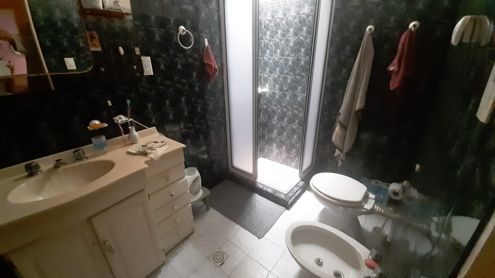 3 habitaciones · cocina comedor · baño · garaje y cochera · quincho · lavadero - foto 5