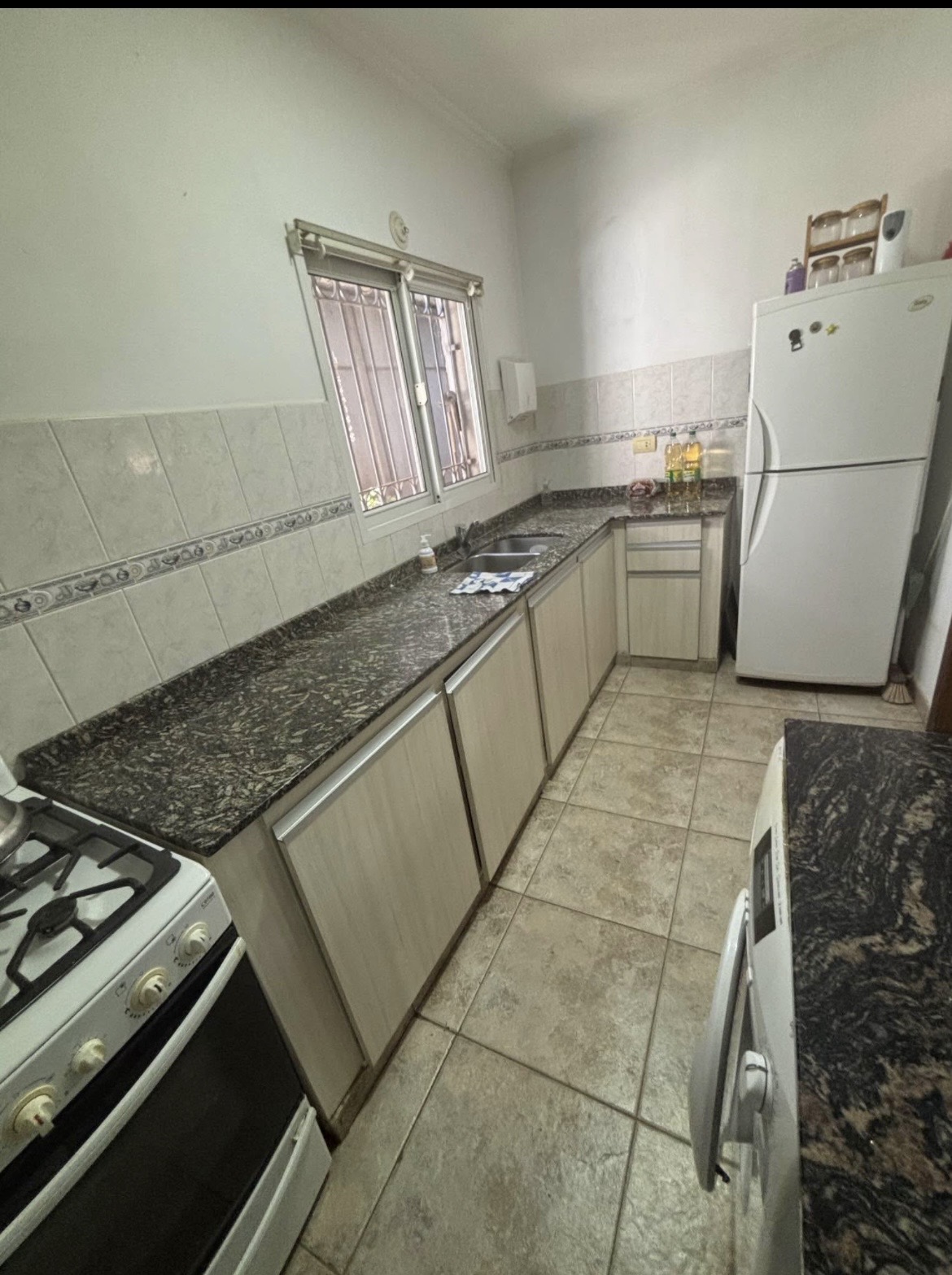 3 Habitaciones · baño · living comedor · cocina separada · oficina · cochera para dos vehículos · quincho · piscina · baño · depósito de 80 mts2 - foto 12