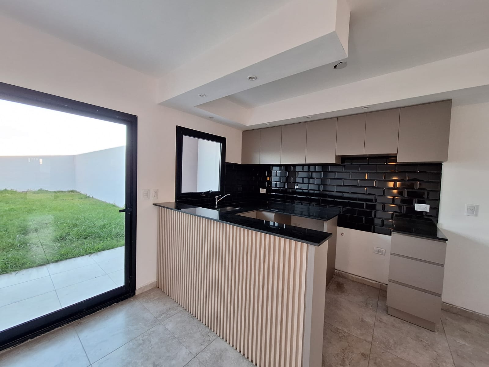 3 habitaciones · cochera · patio amplio con asador - foto 16