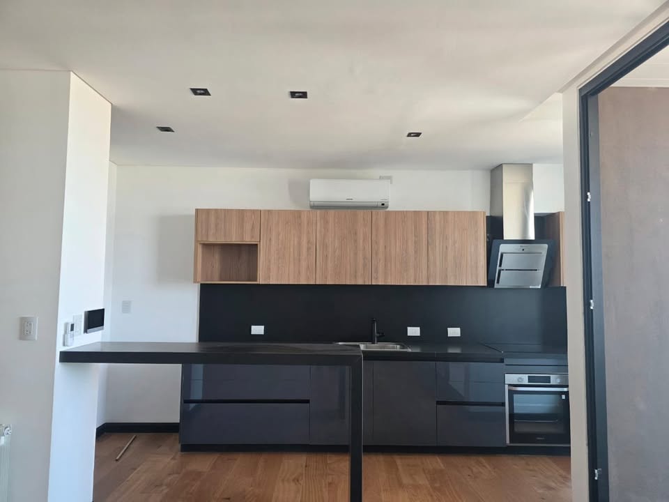 3 habitaciones · 3 baños · Inmenso estar-Comedor · Cocina completamente equipada · 250m2 - foto 2
