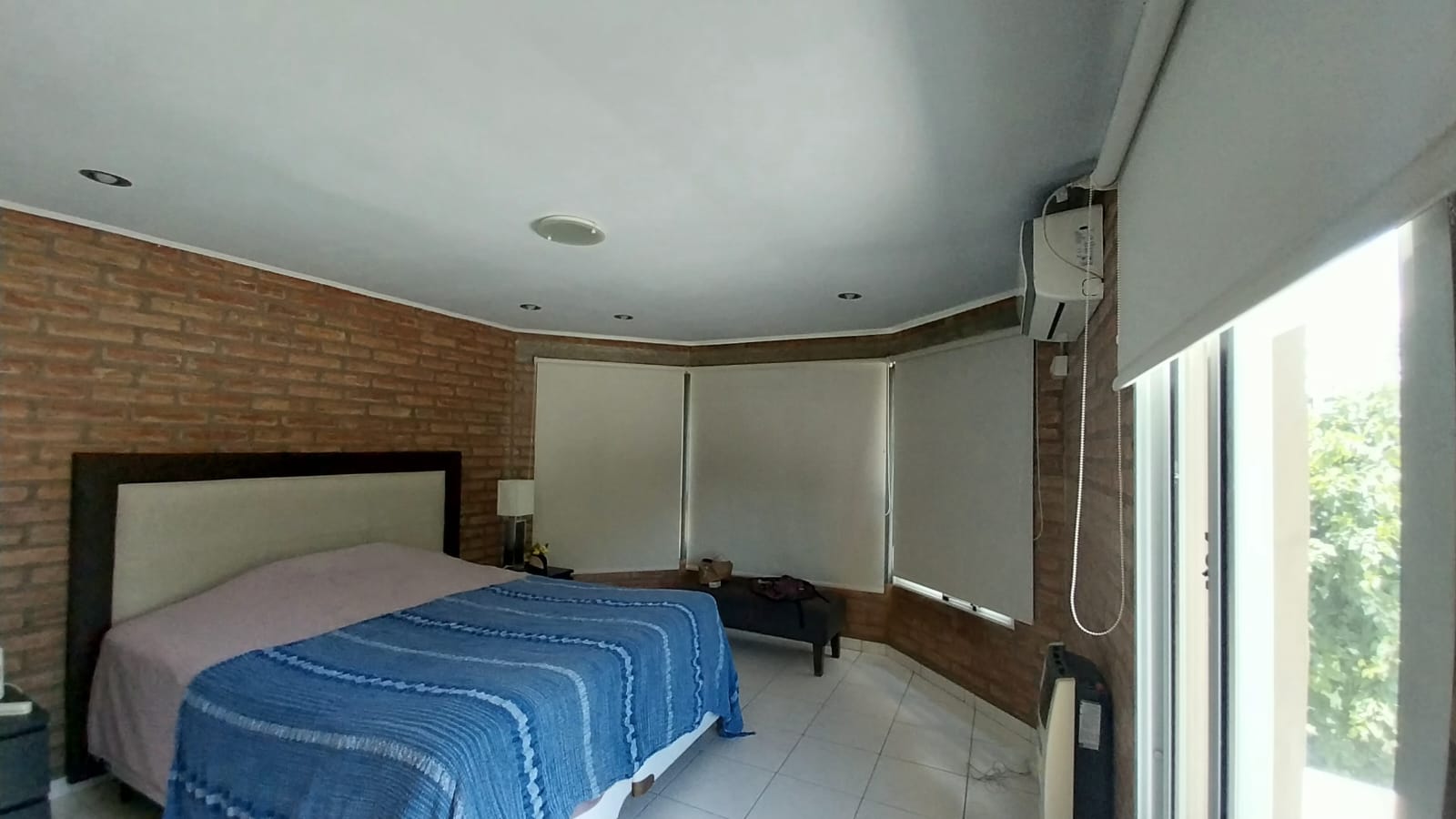 3 dormitorios · 3 baños · Estar · Comedor · Cocina completamente equipada · Galería · Pileta · Parque. Asador · Garare doble · pieza de guardado - foto 12