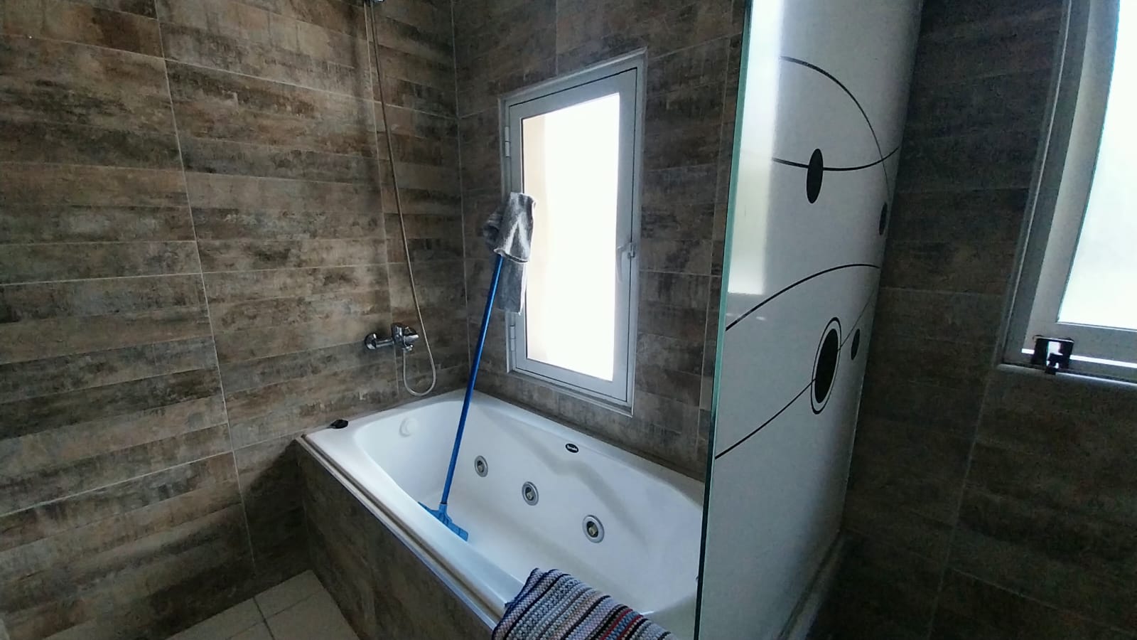 3 dormitorios · 3 baños · Estar · Comedor · Cocina completamente equipada · Galería · Pileta · Parque. Asador · Garare doble · pieza de guardado - foto 13