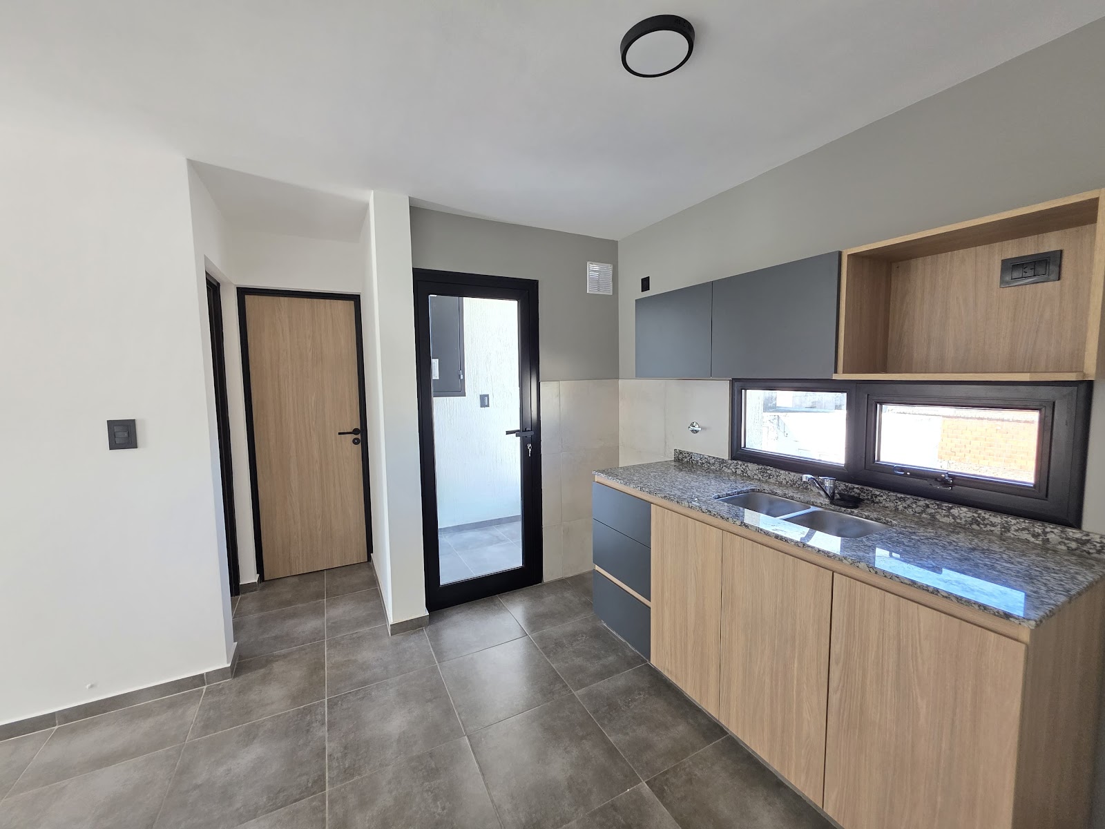 1 habitación · Planta baja · baño amplio · Cocina-estar integrados · 2 patios · terraza accesible y compartida - foto 7