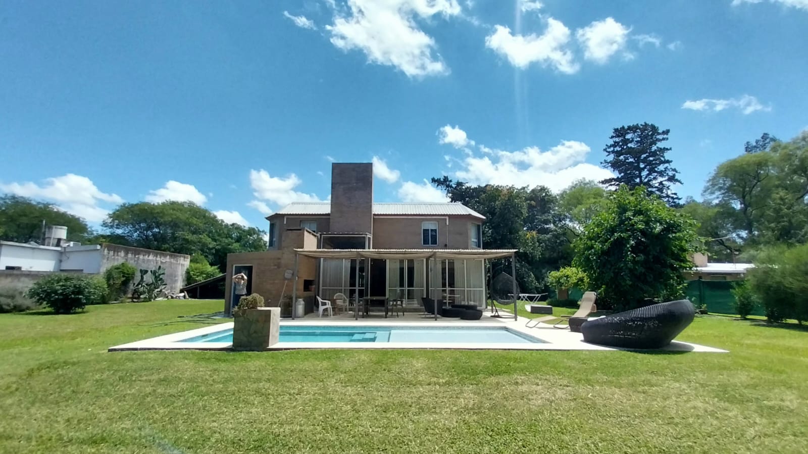 3 dormitorios · 3 baños · Estar · Comedor · Cocina completamente equipada · Galería · Pileta · Parque. Asador · Garare doble · pieza de guardado - foto 8