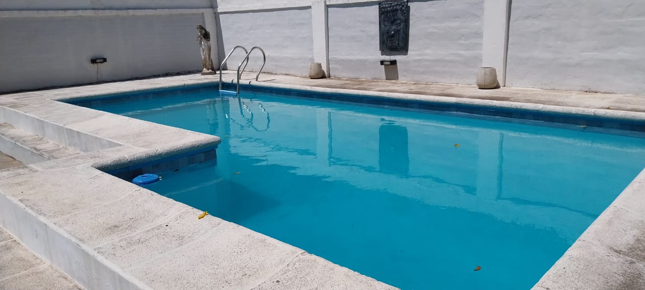 3 habitaciones · 2 baños · Cocina semi integrada · Comedor · Estar · Parque · Pileta · Quincho con asador - foto 5