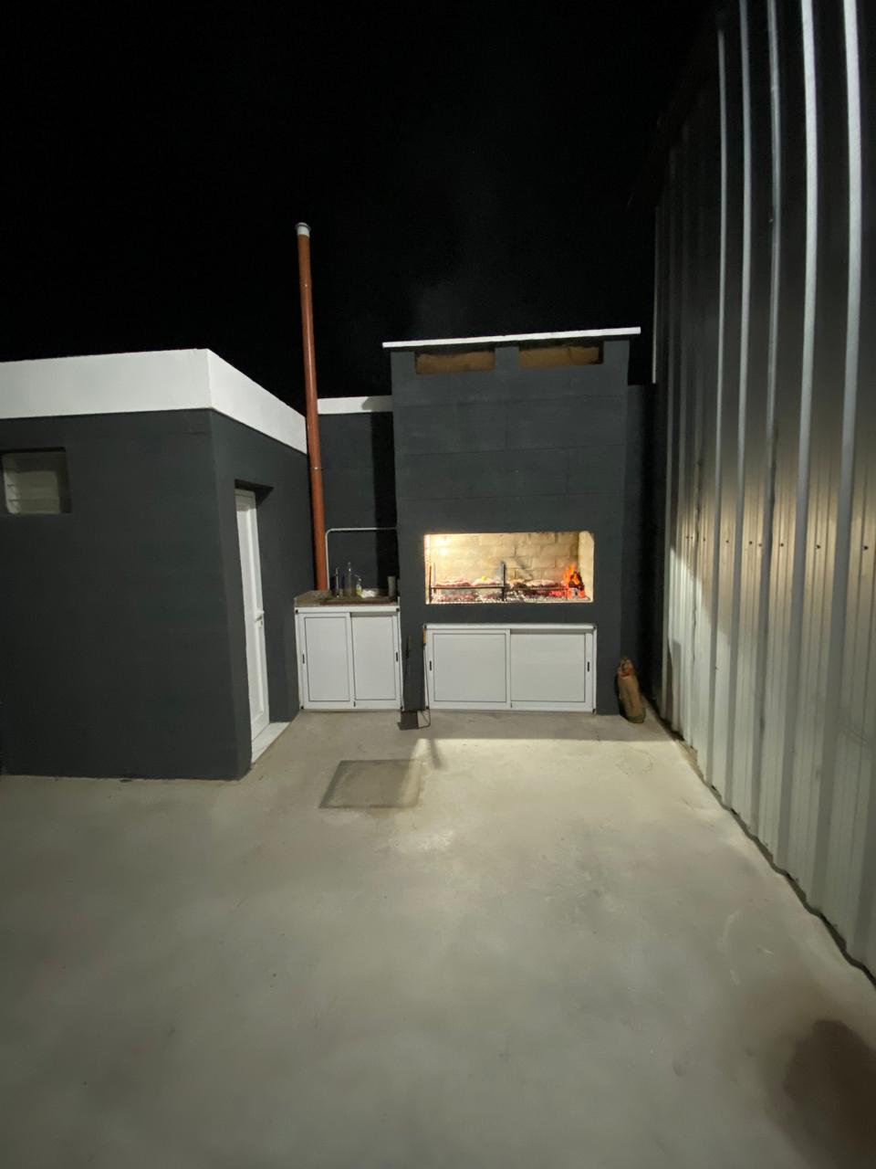 Galpón nuevo · patio seco · baño · asador - foto 4