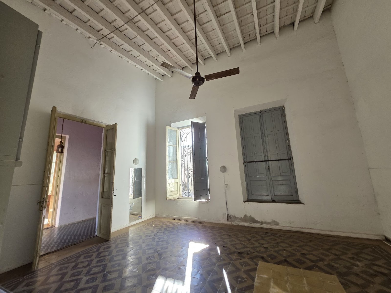 4 habitaciones · cocina · patio central con aljibe · parque · pileta - foto 11