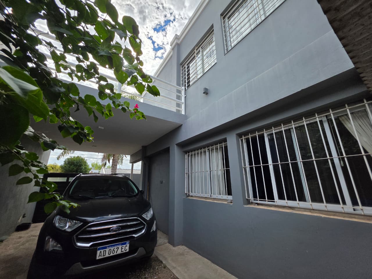 Dúplex · 2 habitaciones · 2 baños · cocina separada · estar-comedor · galeria para dos autos · patio verde chico - foto 10