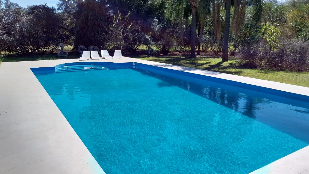 3 habitaciones · dos baños -uno en suite- · parque con mas de 1200 árboles · pileta de natación - foto 8