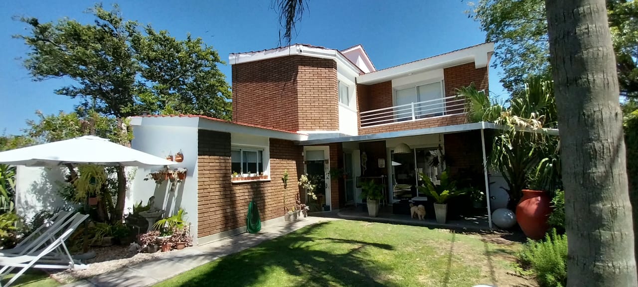 3 habitaciones · 2 baños · Cocina semi integrada · Comedor · Estar · Parque · Pileta · Quincho con asador - foto 13