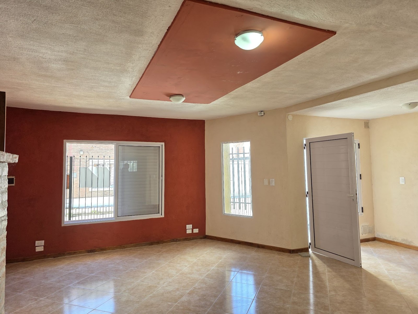 4 habitaciones · 2 baños · Cocina separada · lavadero · estar comedor-integrados · oficina · cochera con asador para dos autos -a lo largo- · patio mediano - foto 10