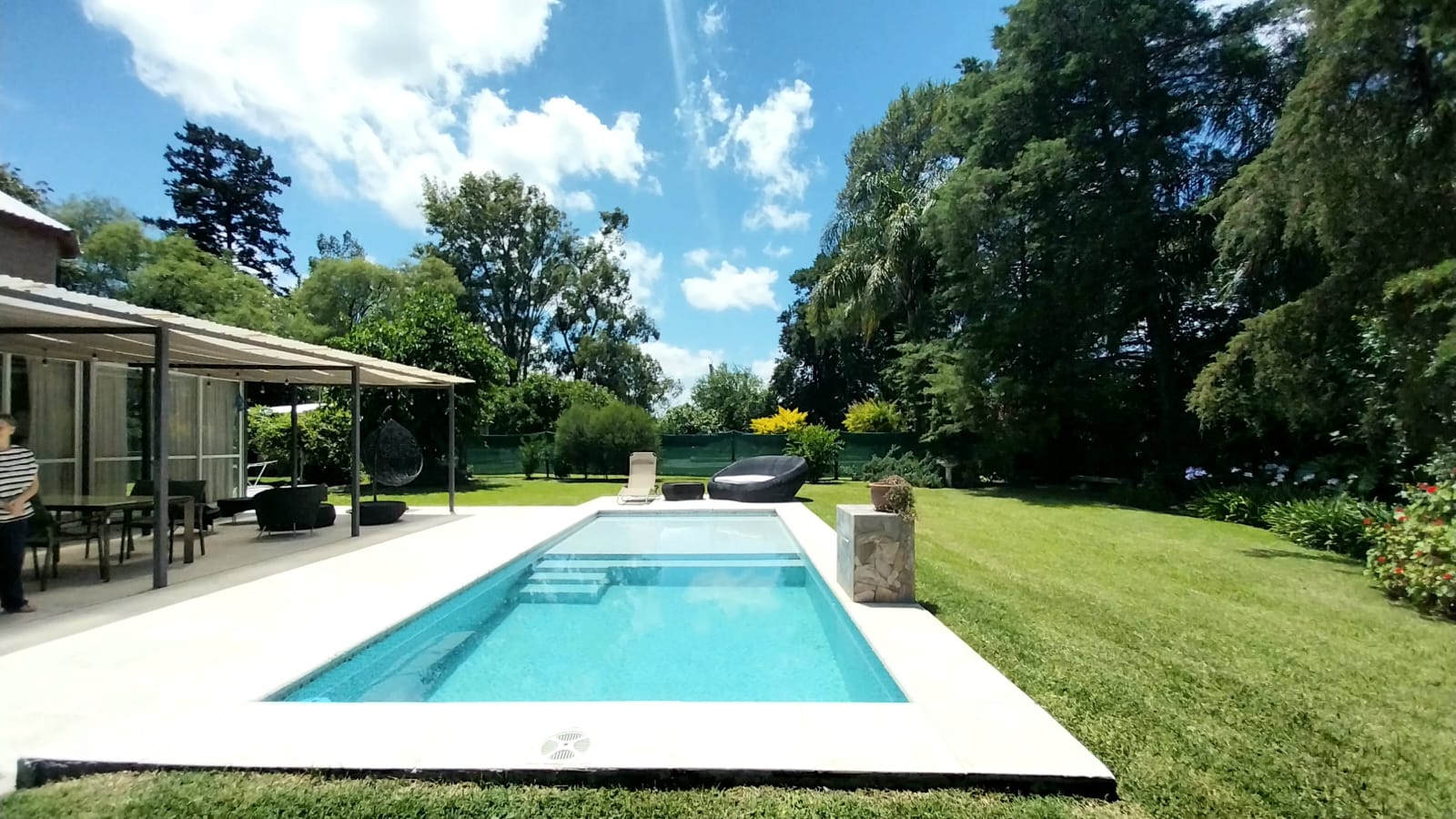 3 dormitorios · 3 baños · Estar · Comedor · Cocina completamente equipada · Galería · Pileta · Parque. Asador · Garare doble · pieza de guardado - foto 10