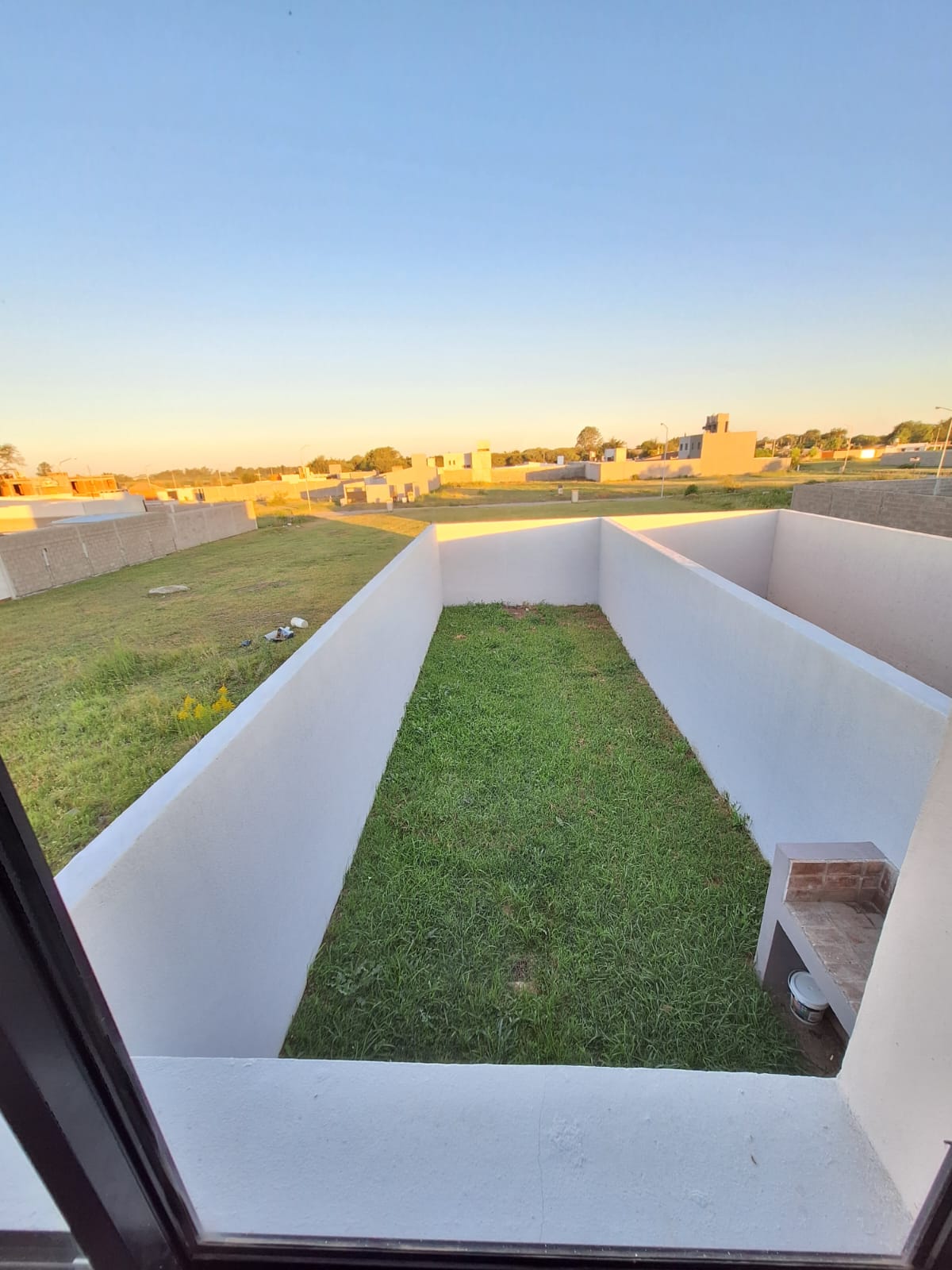3 habitaciones · cochera · patio amplio con asador - foto 4