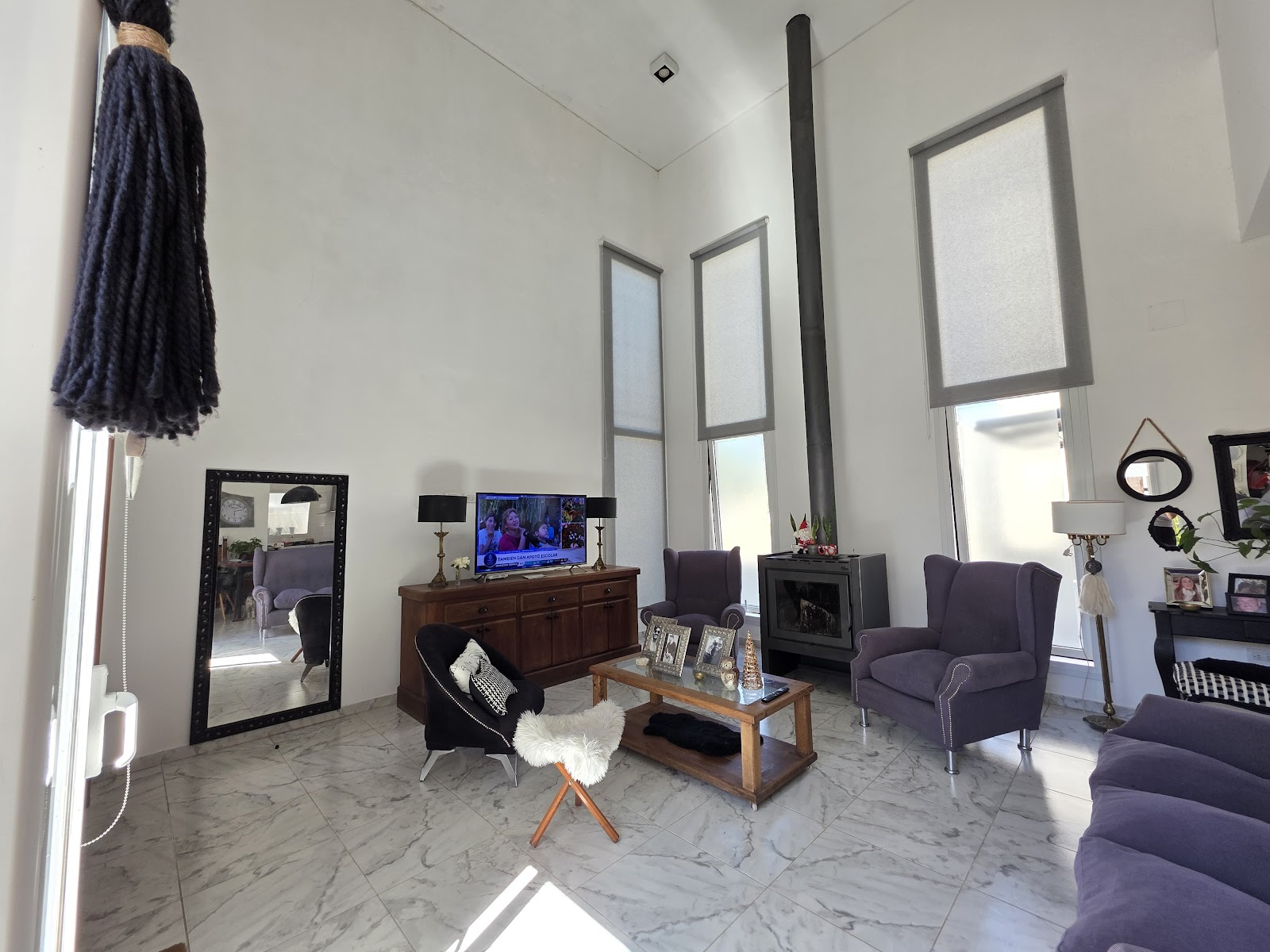 Casa de categoría · 2 dormitorios · 2 baños · playroom · Estar en doble alturacon chimenea · CocinaComedor ingtegrados · Garage doble con asador · Parque. - foto 14
