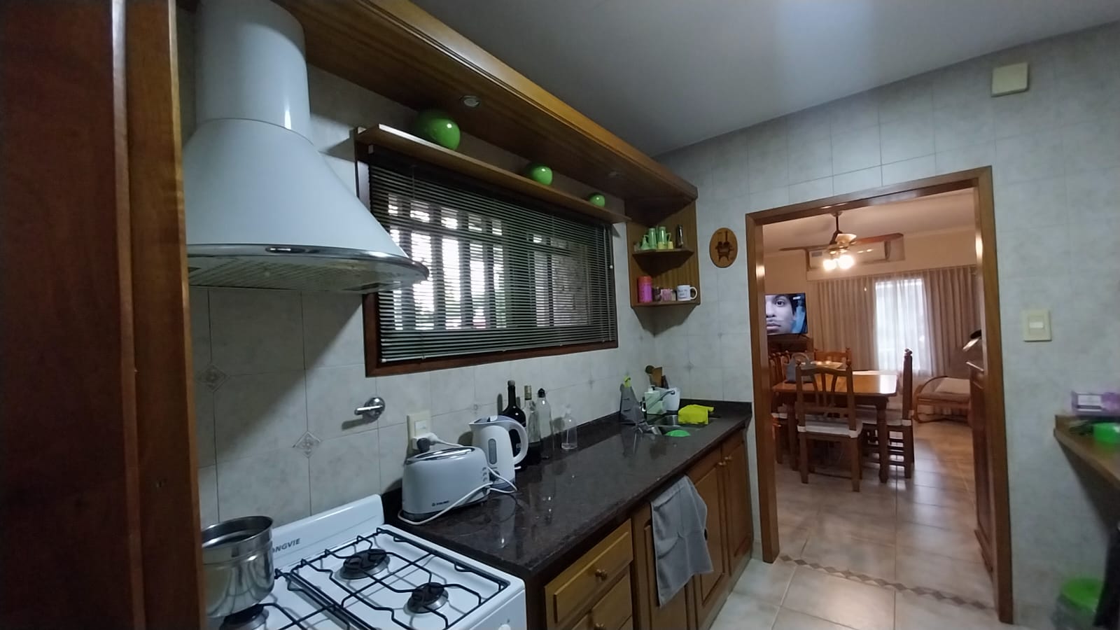 3 dormitorios · 2 baños · Estar · Comedor · Cocina semi integrada · Cochera doble · Oficina · Patio chico seco con asador · 150m2 constuidos. - foto 8